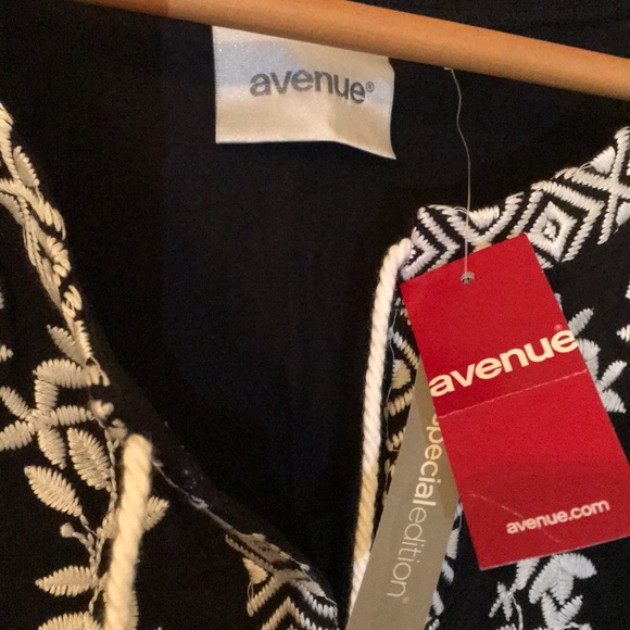 Black embroidered short sleeve top - Picture 6 of 6